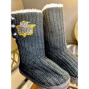 Legit boss status Three button closure knit boots